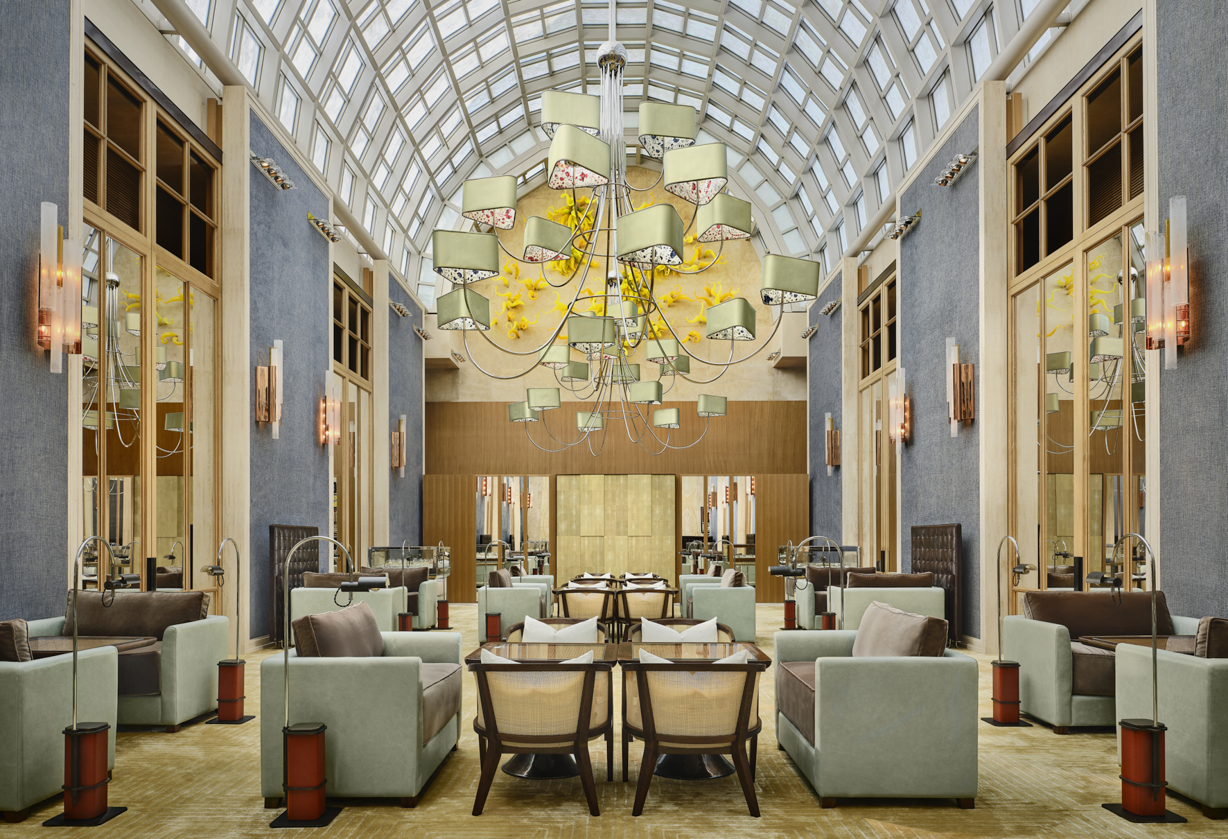 ラウンジのスタッフへバウチャーをご提示ください